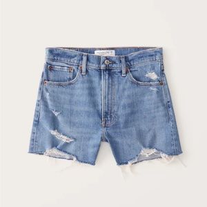 Never worn- abercrombie high rise 4 inch mom short in medium wash